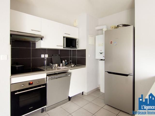 OFFRE D'ACHAT ACCEPTEE. EXCLUSIVITE ! LORMONT APPARTEMENT TYPE 3 D'ENVIRON 60 M2 AVEC UN BALCON + PLACE DE PARKING EN SOUS SOL. Benoît TREMENT O6 51 26 22 32