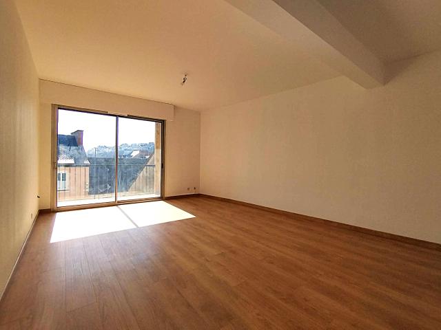 Exclusivité MCI immobilier: T4 traversant avec balcon plein Sud, garage et cave