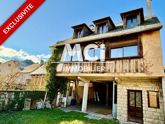 Exclusivité Mci Immobilier Maison centre ville d'Espalion beaucoup de possibilité