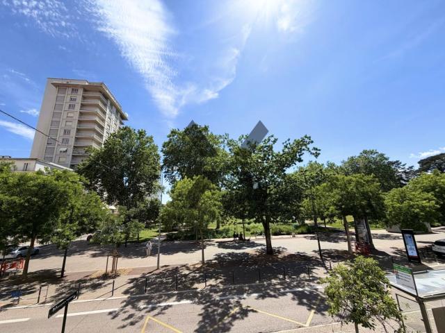 EXCLUSIVITÉ MANALEX IMMOBILIER Appartement T2 avec grande terrasse en hypercentre ville