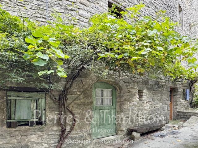 Exclusivité ! Magnifique maison de village avec terrasse et vue