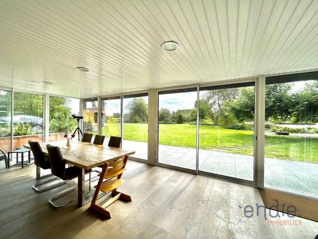EXCLUSIVITÉ – MAISON 8 PIÈCES AVEC PISCINE ET ÉTANG À ARPENANS 70200