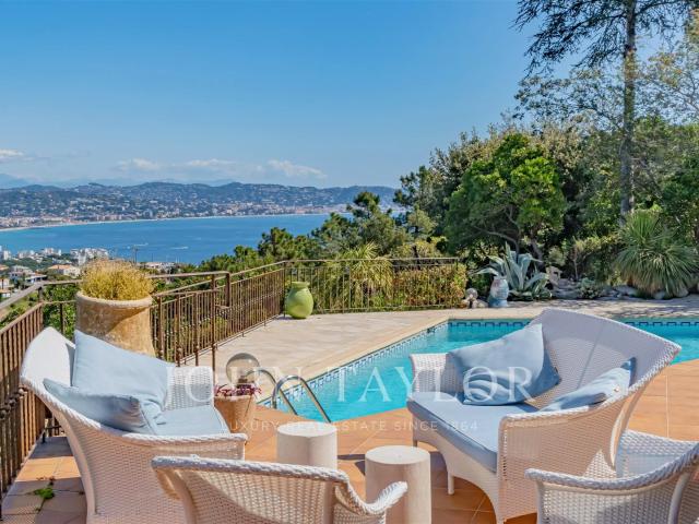 Exclusivité – Maison d’Architecte Style Couellle vue mer et. 315m² Théoule sur Mer