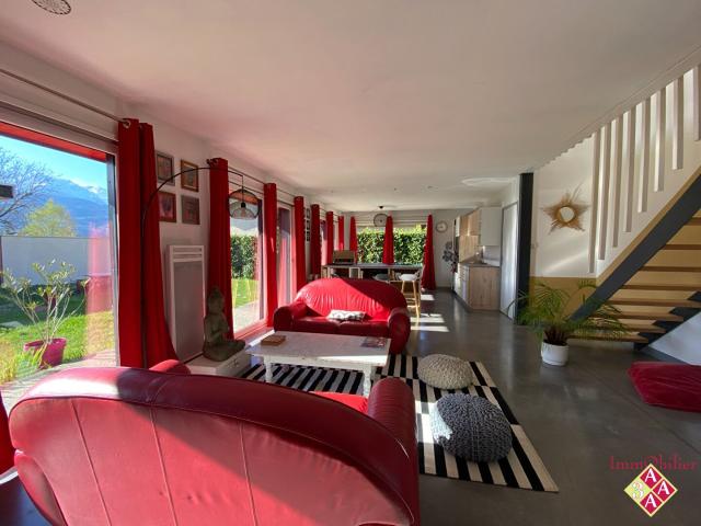Exclusivité Maison d'architecte à Lumbin 151 m2 au calme vue. 151m² Lumbin