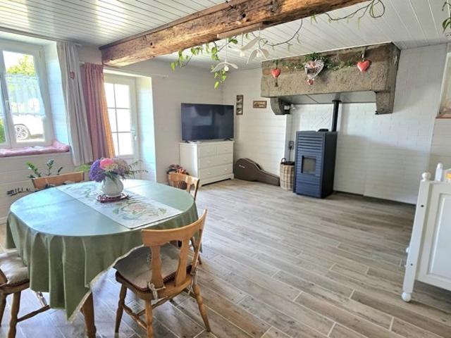 Exclusivité – Maison de 112 m² au Mesnil Adelée avec 2 382 m² de terrain arboré. au calme