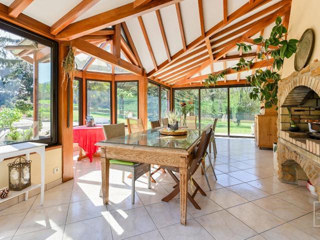 Lissieu, maison de 146 m² sur parcelle de 3525 m2 avec piscine