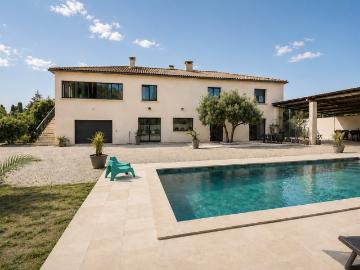Exclusivité Maison de 240m² entièrement rénovée avec pisci. 241m² Carpentras