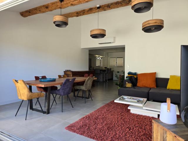 MAISON RÉNOVÉE TERRASSE AVEC VUE JACUZZI DPE B 3 ESPACES NUIT DÉPENDANCES DE 92 m²