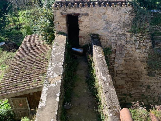 EXCLUSIVITÉ ! Maison de bourg située au coeur du village méd
