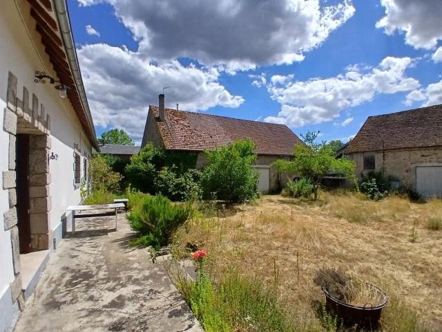 Exclusivité, maison de famille avec des grandes dépendances. 262m² Saint Martin du Puy