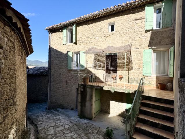 Exclusivité Maison de village en pierre Vue dégagée Terrasse Garage Grambois