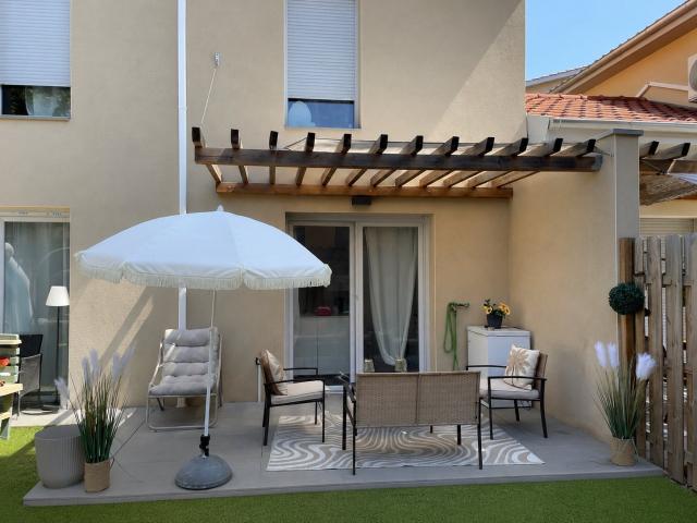 Exclusivité Maison de ville T5 de 94 m2 avec jardin & garage Saint Bonnet de Mure