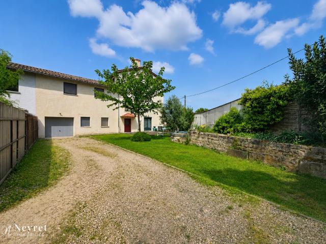 Exclusivité Maison familiale avec cachet 4 chambres + bureau. 166m² Trévoux
