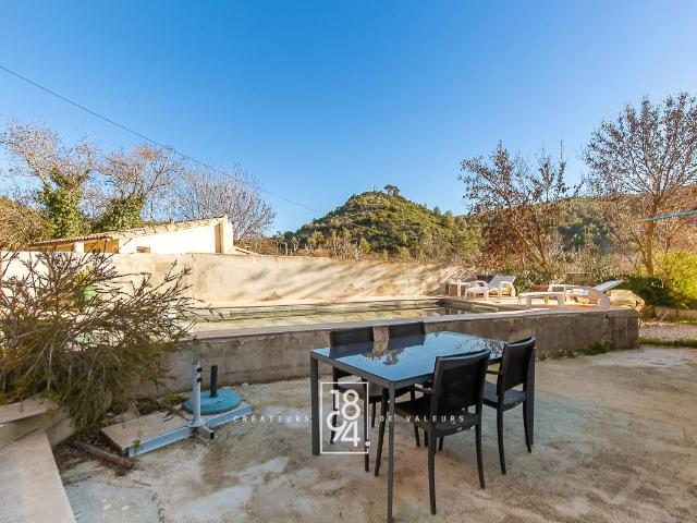 À vendre I Saint Zacharie I Maison individuelle T5 + T2 I 123² I Calme absolu et Piscine