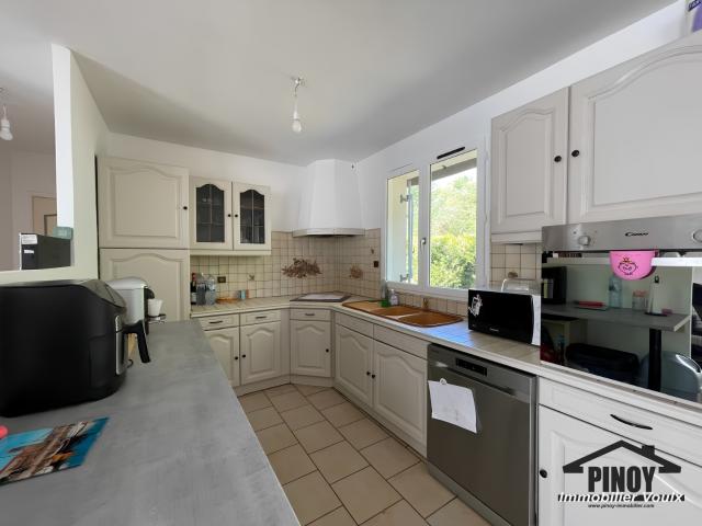 EXCLUSIVITÉ Maison familiale 5 chambres Sous sol total 1.860 m2 de jardin, commerces à pied à Voulx !