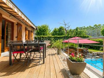 EXCLUSIVITÉ – Maison individuelle de plain pied rénovée avec grand jardin au calme en cœur de ville