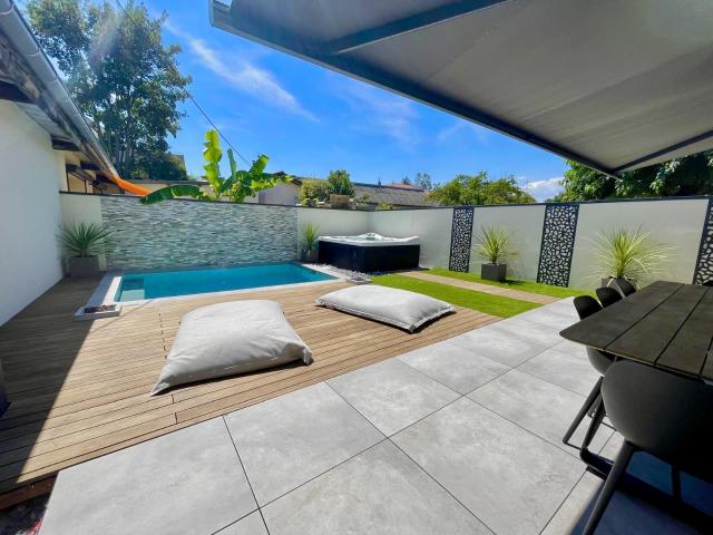 EXCLUSIVITÉ Maison Loft 148 m2 avec Piscine Chauffée, Jacuzzi & Garage Double Secteur Prisé
