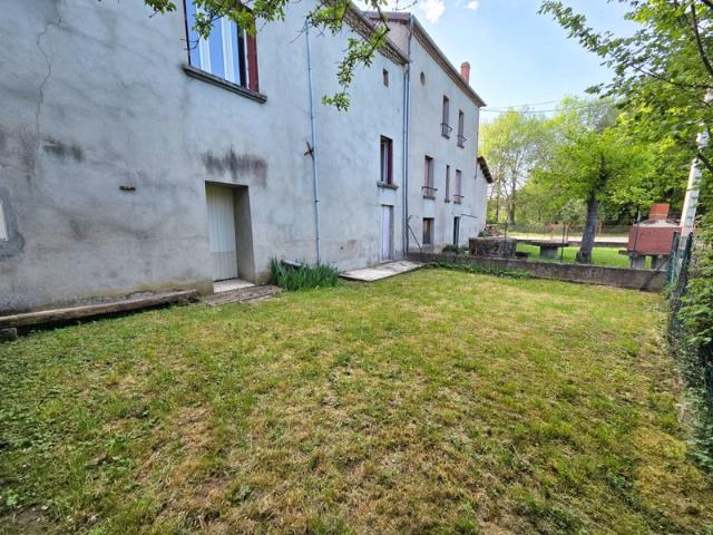 EXCLUSIVITE * MAISON MITOYENNE AVEC JARDINET ET DEPENDANCE * AUZELLES