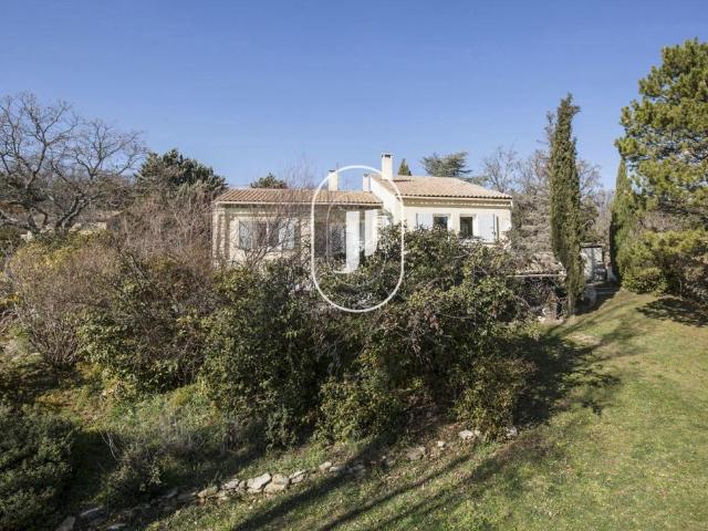 Exclusivité Maison rénovée avec piscine à vendre à Viens 92m² Viens