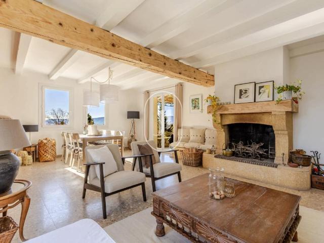 Exclusivité Maison rénovée avec piscine à vendre à Viens 92m² Viens