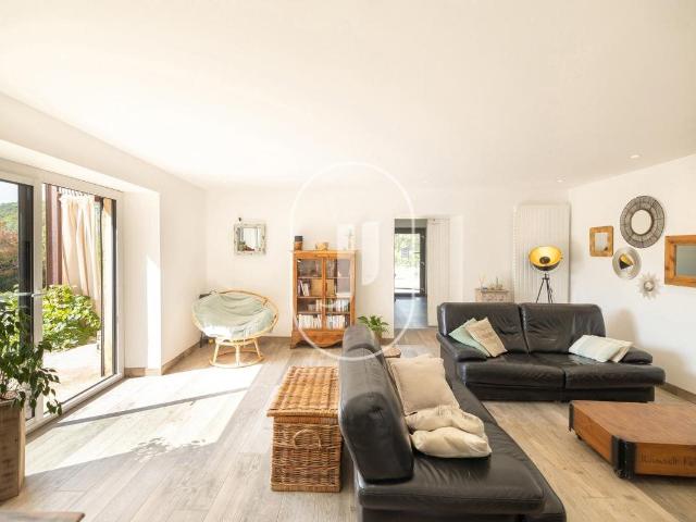 EXCLUSIVITE Mas provençal à vendre au cœur des vignes 475m² Venterol