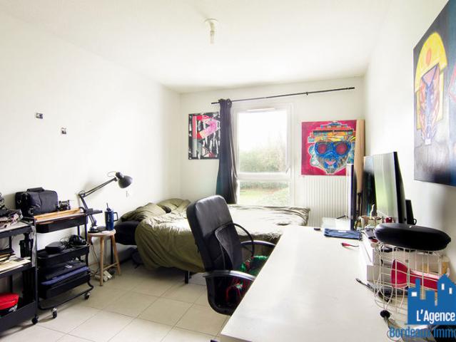OFFRE D'ACHAT ACCEPTÉE. EXCLUSIVITÉ ! MÉRIGNAC CAPEYRON APPARTEMENT TYPE 3 D'ENVIRON 65 M² AVEC LOGGIA DE 9 M² + PLACE DE PARKING EN SOUS SOL. Benoît TREMENT O6 51 26 22 32