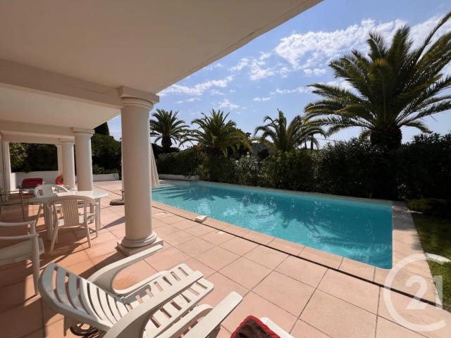 Exclusivité à Mougins Saint Basile. Au cœur d'un domaine fer. 192m² Mougins
