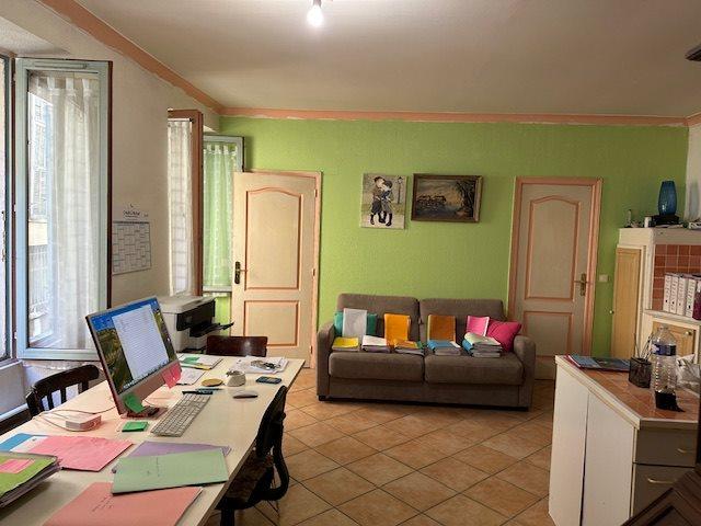Exclusivité Nice Port 2p en 1er étage traversant S/N prévoir. 49m² Nice