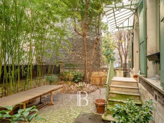EXCLUSIVITE PARIS 18 ABBESSES MAISON 4 CHAMBRES JARDIN CALME BELLES PRESTATIONS