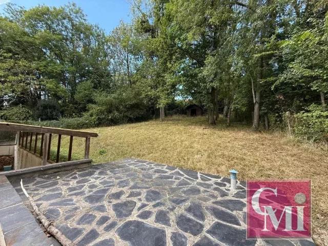 Exclusivite ! Pavillon familial avec piscine et grande dépe