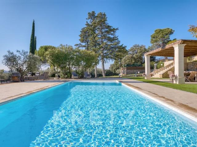 Exclusivite PIERREVERT Propriété de plus de 600m2 3 gites. 640m² Pierrevert