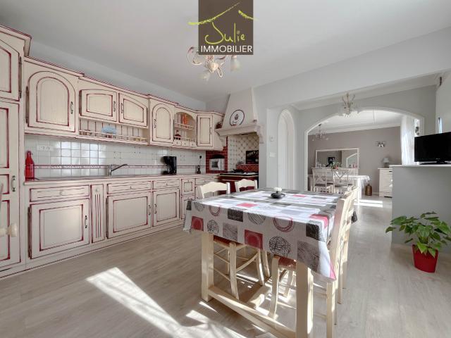 Plain pied parfaitement entretenu sur 928m2 de terrain 3ch. et bureau