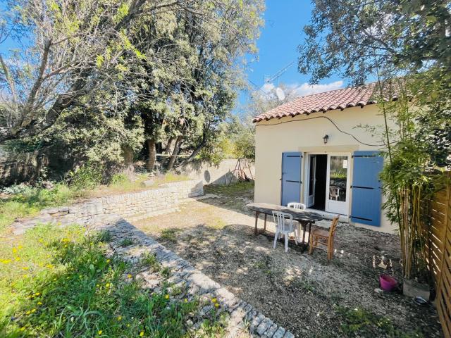 EXCLUSIVITE: Proximité immédiate du village avec jardin et garage