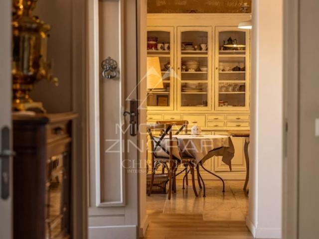 Exclusivité Proche de l'Isle sur la Sorgue Magnifique maison de maître rénovée avec piscine