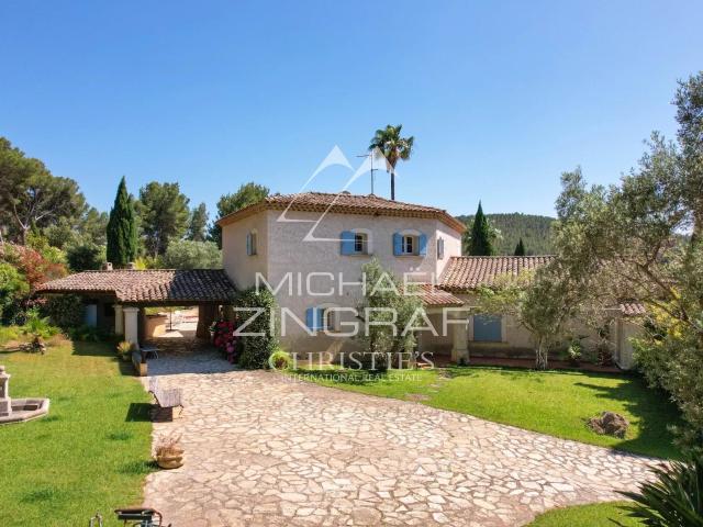 Exclusivité Propriété avec piscine et tennis 380m² Saint Cyr sur Mer