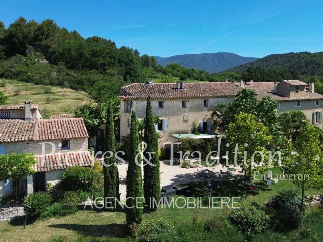 Exclusivité – Propriété d’exception de plus de 3,7 hectares. 685m² Apt