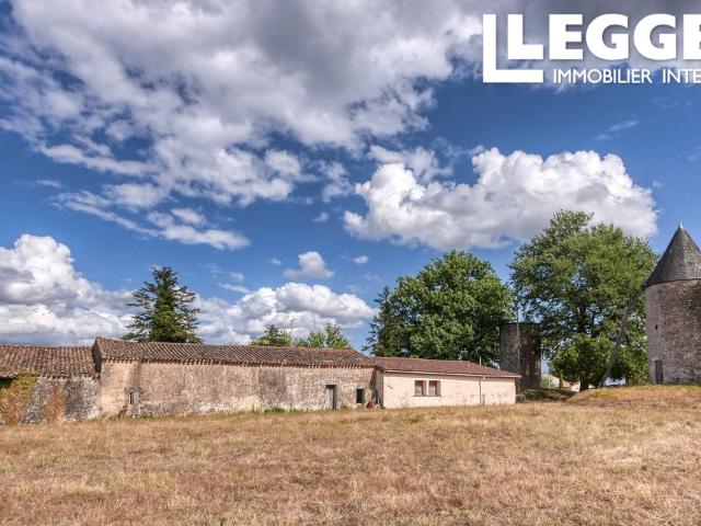 Exclusivité – Propriété de 4 ha avec maison, 2 moulins en pierre et dépendances en Dordogne