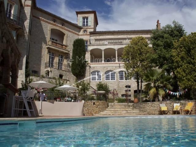 Exclusivité: PROPRIÉTÉ HISTORIQUE D'EXCEPTION AVEC VUE PANORAMIQUE
