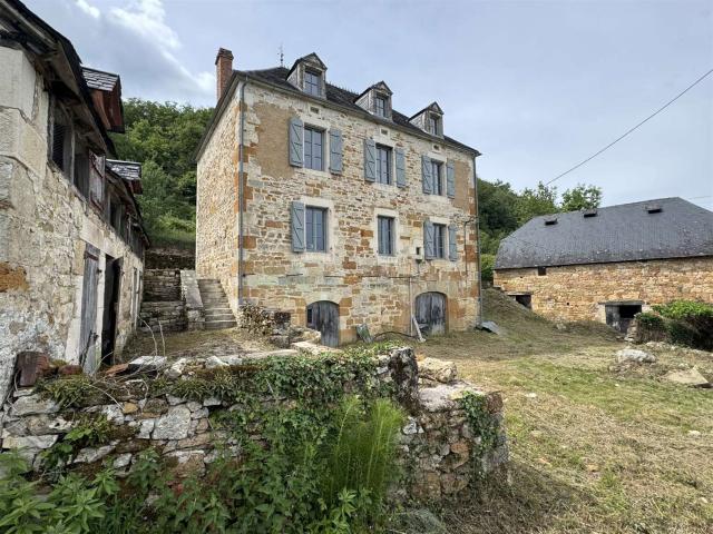 Exclusivite: Propriété quercynoise de caractère avec vue pa. 165m² Sarrazac