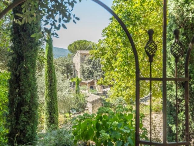 Exclusivité Propriété unique au cœur du Luberon avec vues exceptionnelles