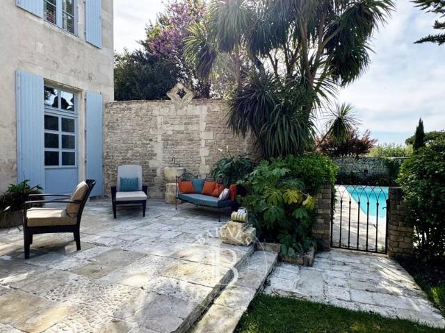PROPRIÉTÉ UNIQUE À VENDRE LE BOIS PLAGE EN RÉ