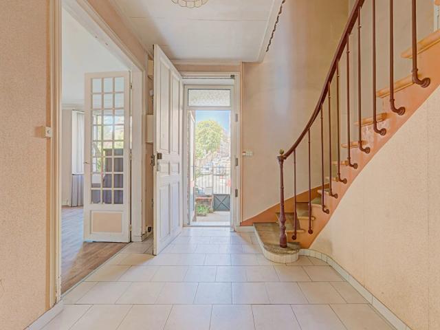 EXCLUSIVITÉ RARE À LA VENTE Maison en Meulière à rénover
