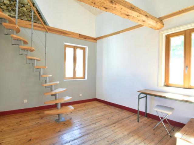 EXCLUSIVITE / Ravissante maison de village avec son petit garage / 63800 Saint Bonnet les Allier