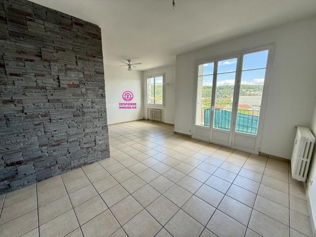 EXCLUSIVITE ! ROUSSILLON, Appartement T3, 80m2 habitables environ, avec balcon