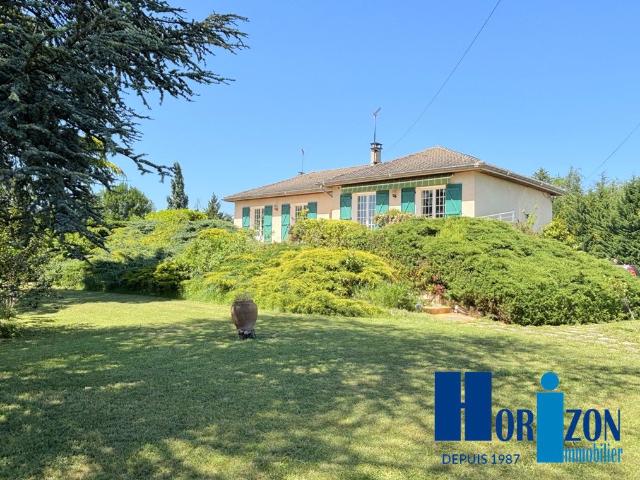 EXCLUSIVITE: SAINT CYPRIEN GRANDE MAISON SUR GRAND TERRAIN AVEC PISCINE ET DEPENDANCES