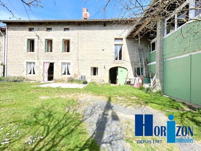 EXCLUSIVITE: SAINT PAL DE CHALENCON MAISON MITOYENNE 3 CHAMB