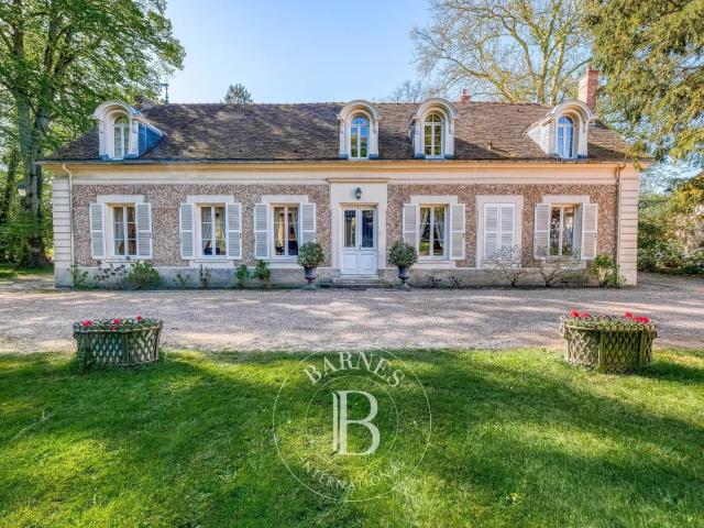 Exclusivité Seine et Marne Ancien Relais de Chasse XIXe. 653m² Nangis