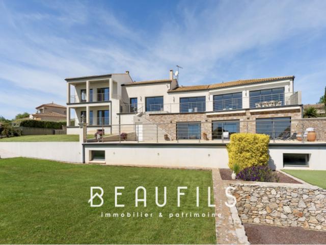 Exclusivité SETE VILLA de 462 m2 avec garage de 110 m2 e