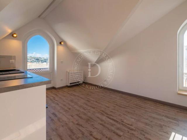 Exclusivité studio en dernier etage 13m² Villefranche sur Mer