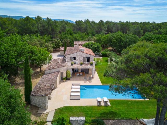Exclusivité Superbe maison à la restauration parfaite avec. 295m² Saint Saturnin lès Apt